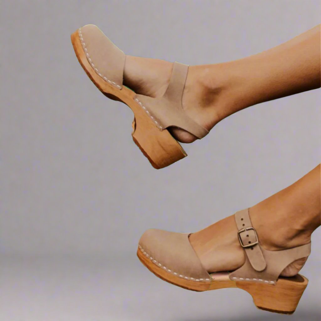 Women's Platform Clogs Wooden Heel Closed Toe - Retro Ankle Strap - Beige