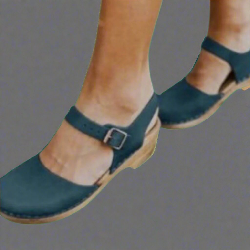 Women's Platform Clogs Wooden Heel Closed Toe - Retro Ankle Strap - Blue