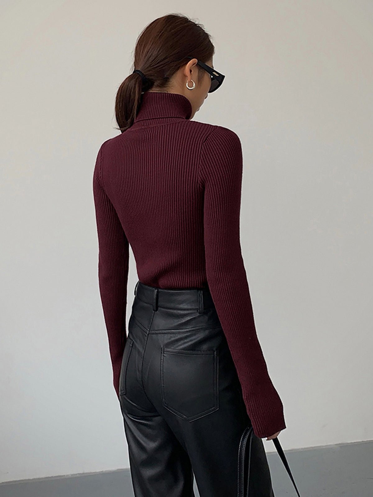 Women's Ribbed Turtleneck Lightweight Knit Sweater | Autumn